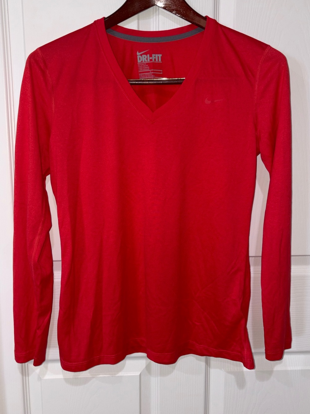Nike Dri-FIT Long Sleeve V-Neck Athletic Top Coral Pink Size Large Athletic